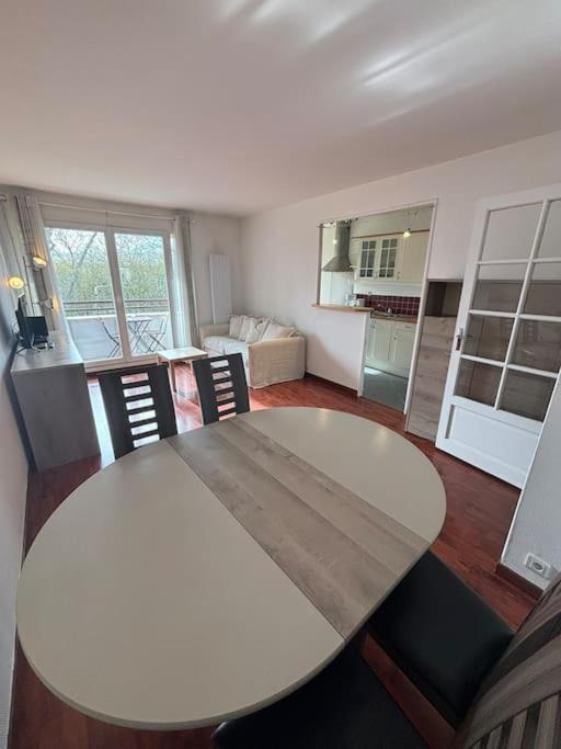 F3 Avec Balcon 5 Min Gare Sqy Et Parking Gratuit Apartment Guyancourt Exterior photo